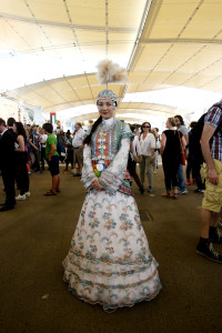 i costumi  del Kazakistan  al padiglione di Expo 2015