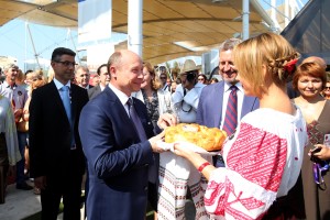 L'arrivo del primo ministro moldavo valeriu Strelet al National Day della Moldova a Milano Expo 2015