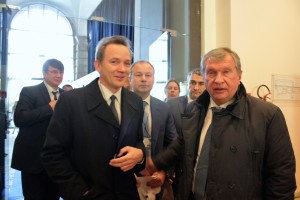 Il giornaista ed economista Evgeny Utkin con Igor Sechin presidente e Amministratore Delegato di Rosneft
