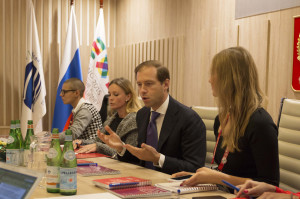 il ministro Denis Manturov nella sua conferenza al padiglione Russia a Expo 2015 Milano