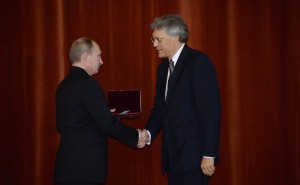 Vladimir Putin e Sergey Razov  - photo kremlin.ru
