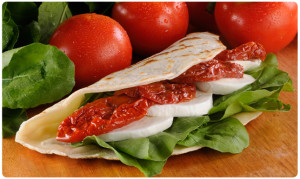 piadina romagnola con mozzarella e pomodoro