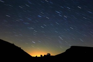Leonid meteors light up night sky in Spain