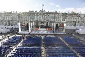 Санкт-Петербург отметил День рождения Дворцовым балом 1