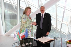 Diana Bracco con Ilham Aliyev dopo aver firmato la Carta di Milano a Expo 2015 nell'Azerbaijan Day