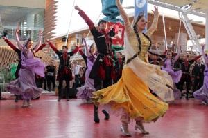 Spettacolo in costumi tipici in occasione dell'Azerbaijan Day a Expo 2015 Milano 3