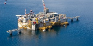 Piattaforma petrolifera eni nel mediterraneo