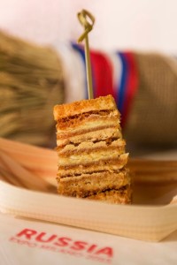 La deliziosa torta russa della Maison Dellos offerta ai visitatori per l'ultimo giorno di Expo 2015 da padiglione Russia