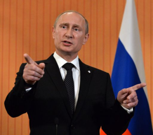 Vladimir Putin ha invitato Azerbaijan e Kazakhstan a ridurre la podruzione di petrolio