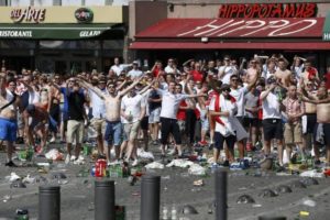 Hooligan inglesi a Marsiglia - photo ANSA