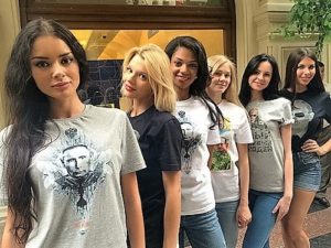 Russian-girls-wearing-presidental-T-shirts
