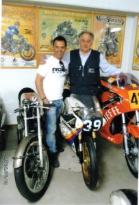 Benito Renzo Battilani con il campione di moto Loris Capirossi