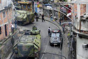 Polizia ed esercito occupano la Rocinha, la più grande favela di Rio de Janeiro