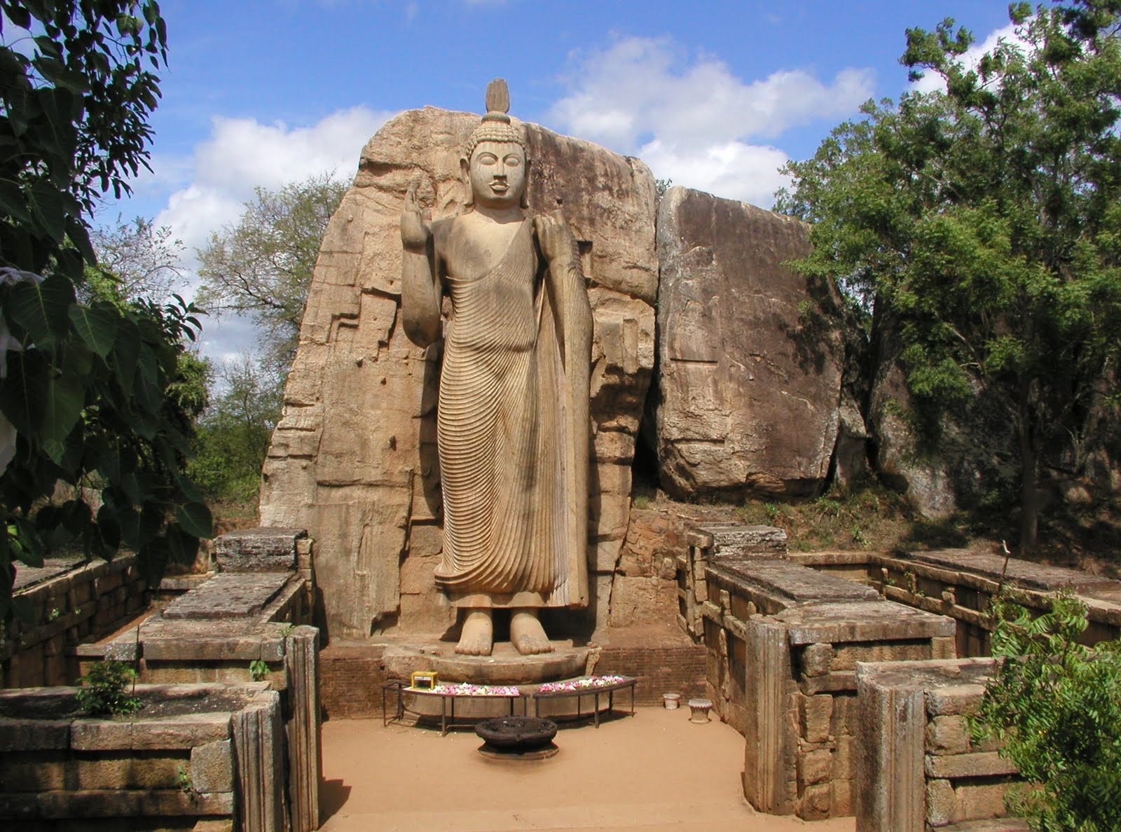 Гид шри ланка. Статуя Будды на Шри Ланке. Древний город Анурадхапура. Храм Равана Шри-Ланка. Храм Раваны Шри Ланка.