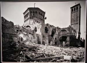 Разрушенная бомбами базилика Сант-Амброджо