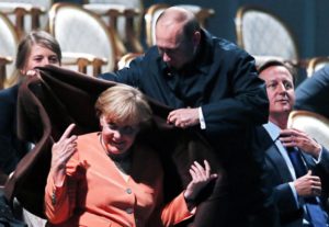  Angela-Merkel-e-la-famosa-coperta-di-Vladirmir-Putin