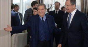 Il ministro degli Esteri Sergey Lavrov con il presidente della Camera di Comercio italo-russa Rosario Alessandrello